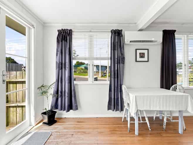 57 Chorley Avenue, Massey