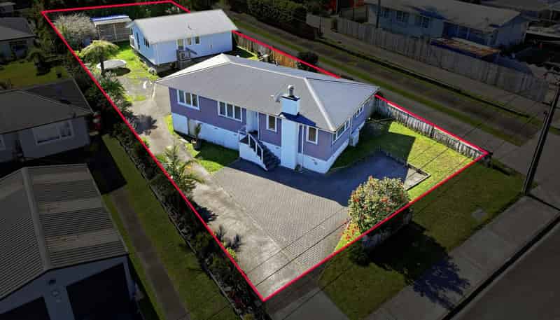 57 Chorley Avenue, Massey