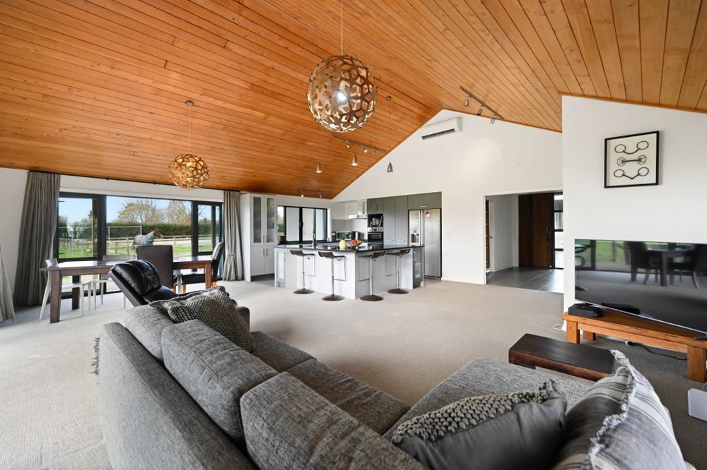 RURAL LIFESTYLE WITH ADDITIONAL LAND & STABLES OPTIONAL 1
