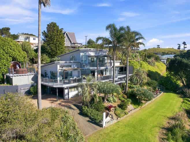 6577 Pouto Road, Pouto