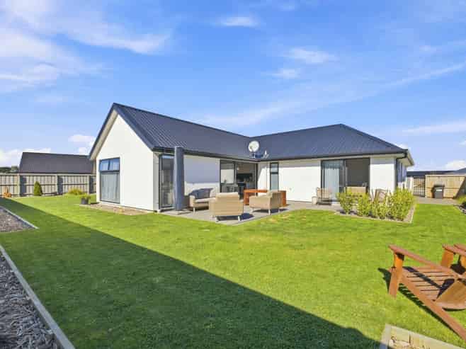 51 Hilton Drive, Amberley