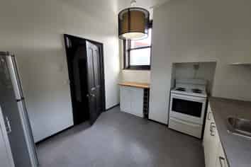 304A South Road, CAVERSHAM