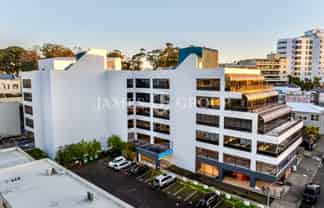 UPGRADED NEWMARKET OFFICE – MULTIPLE SIZE OPTIONS