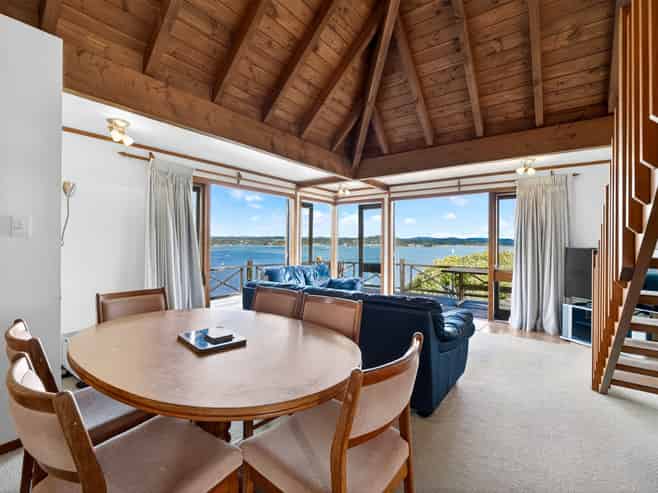 9/ Te Maiki Rise, Russell