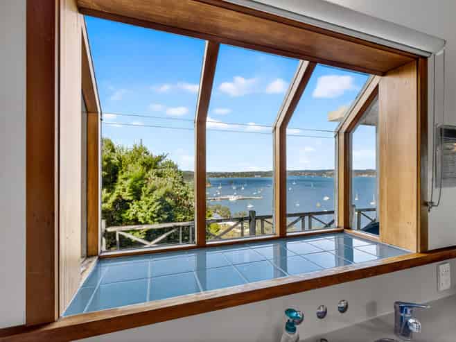 9/ Te Maiki Rise, Russell
