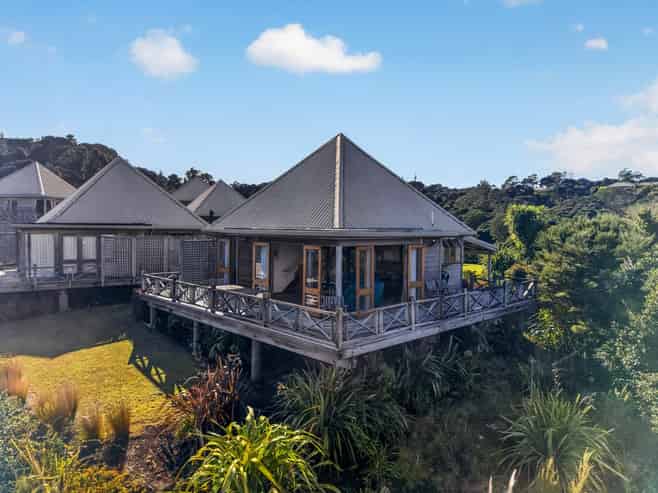 9/ Te Maiki Rise, Russell