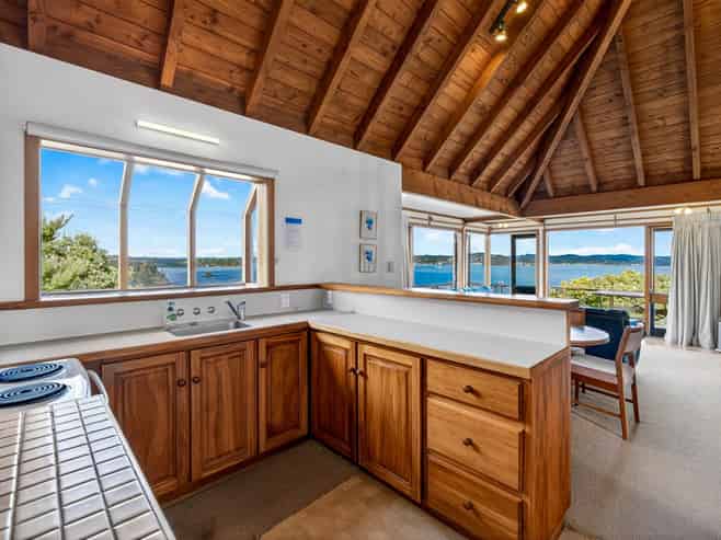 9/ Te Maiki Rise, Russell