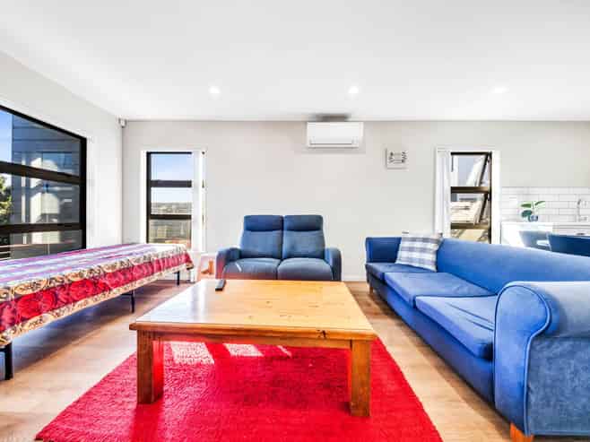 2/43 Clevedon Road, Papakura