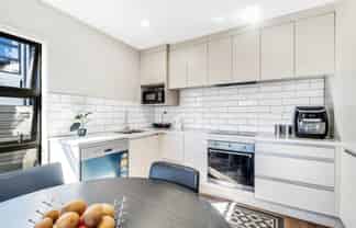 2/43 Clevedon Road, Papakura