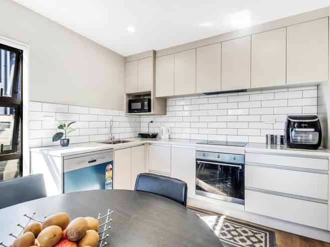 2/43 Clevedon Road, Papakura
