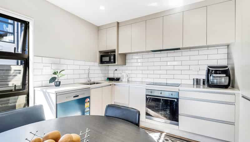 2/43 Clevedon Road, Papakura