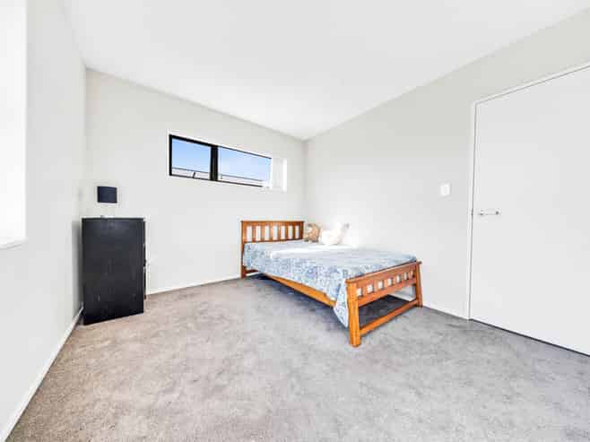 2/43 Clevedon Road, Papakura