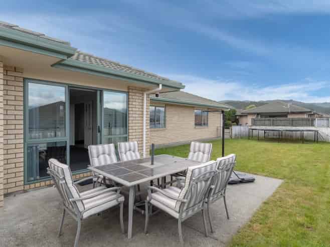 56 Percy Kinsman Crescent, Riverstone Terraces