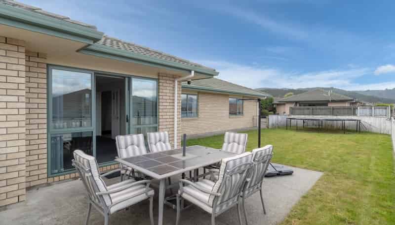 56 Percy Kinsman Crescent, Riverstone Terraces
