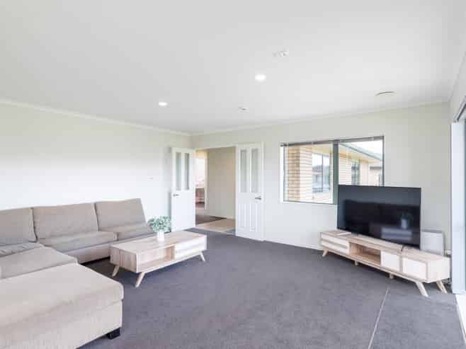 56 Percy Kinsman Crescent, Riverstone Terraces