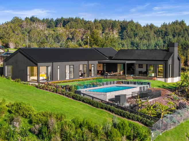 26 Taha Puke Road, Okura