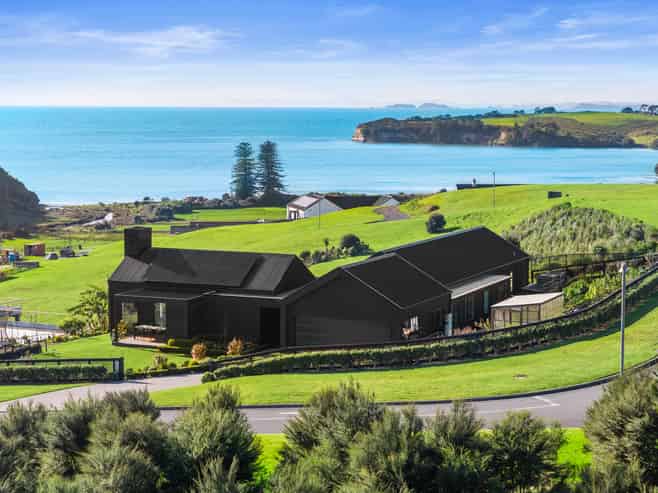 26 Taha Puke Road, Okura