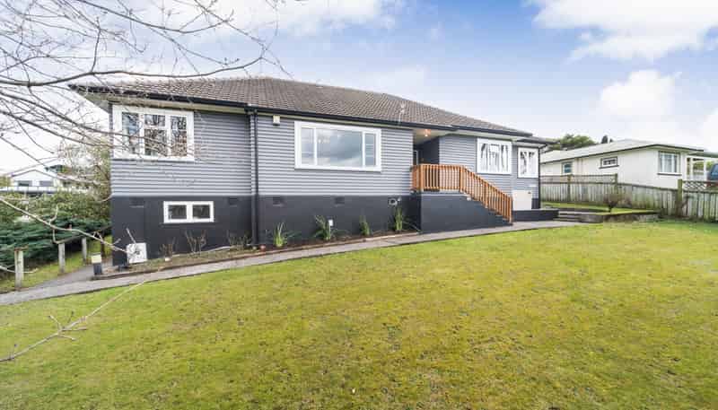 100 West Street, Feilding