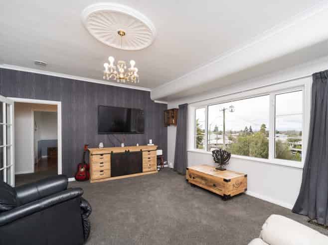 100 West Street, Feilding