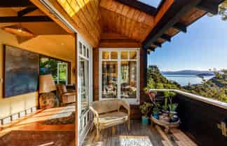 17 Korimako Road, Days Bay