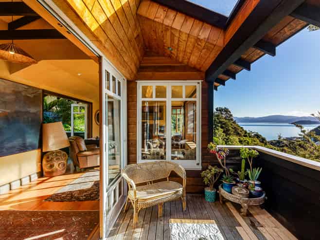 17 Korimako Road, Days Bay