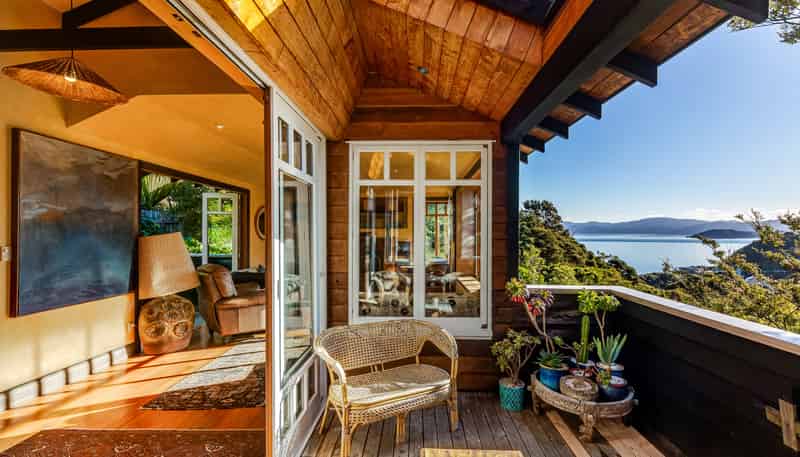 17 Korimako Road, Days Bay