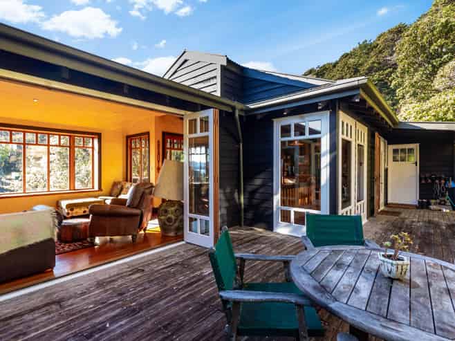 17 Korimako Road, Days Bay
