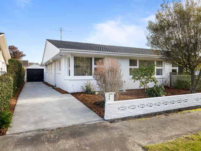 2/4 Molesworth Place, Somerfield