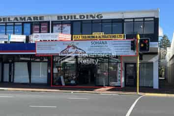 279M2 Retail - Fronting Bustling Intersection