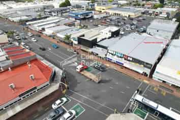 279M2 Retail - Fronting Bustling Intersection