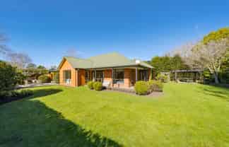 2 Springvale Gardens, Harewood