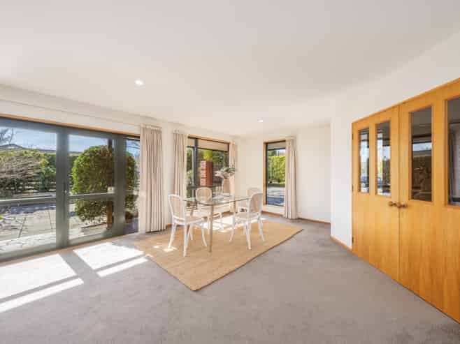 2 Springvale Gardens, Harewood