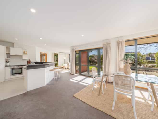 2 Springvale Gardens, Harewood