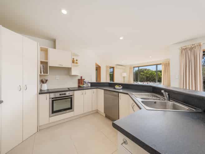 2 Springvale Gardens, Harewood