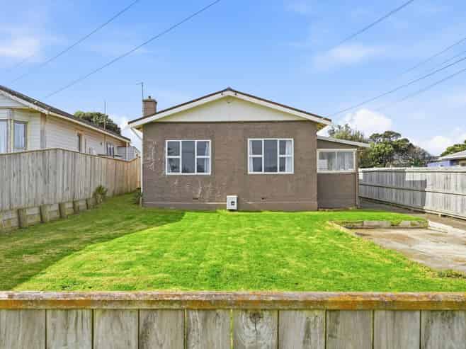 28 Aotea Street, Castlecliff