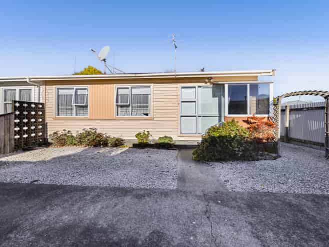 1/42 Egmont Street, Hawera