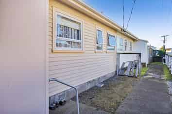 1/42 Egmont Street, Hawera