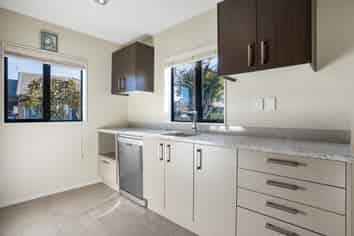38 Royalle Mews, Botany Downs