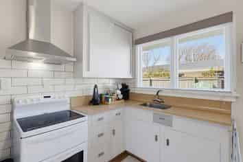 2/7 Curletts Road, Sockburn