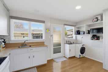 2/7 Curletts Road, Sockburn