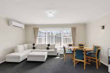 2/7 Curletts Road, Sockburn
