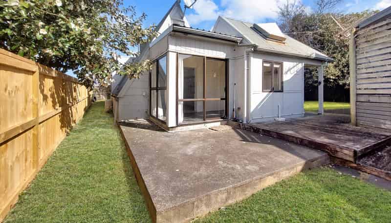 13 Lincoln Road, Manurewa East