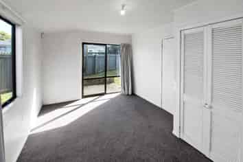 13 Lincoln Road, Manurewa East