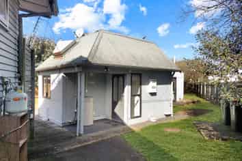 13 Lincoln Road, Manurewa East