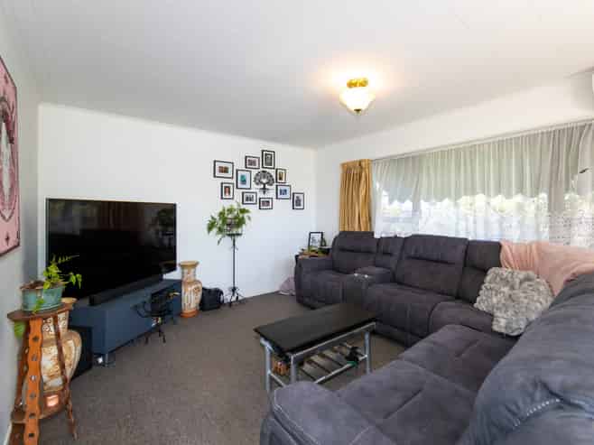 1/15 Gebbie Road, Taradale