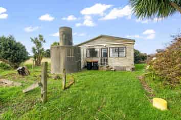 15 Thomas Road, Orepuki