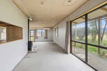 15 Thomas Road, Orepuki