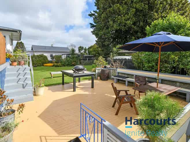 8 Youngs Road, Papakura