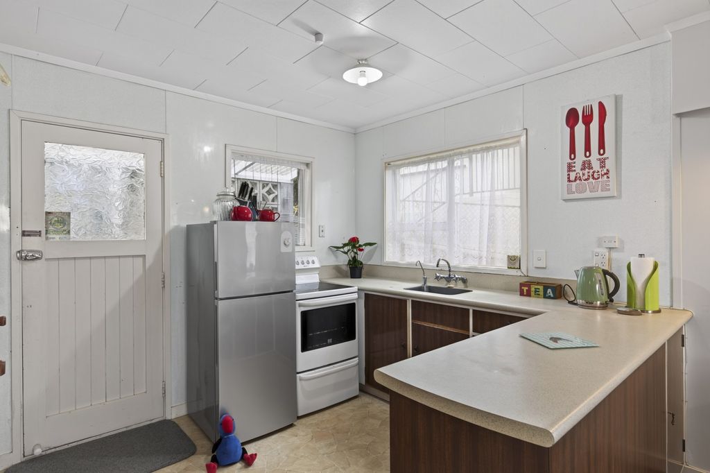 Easy Living, Central Location 2