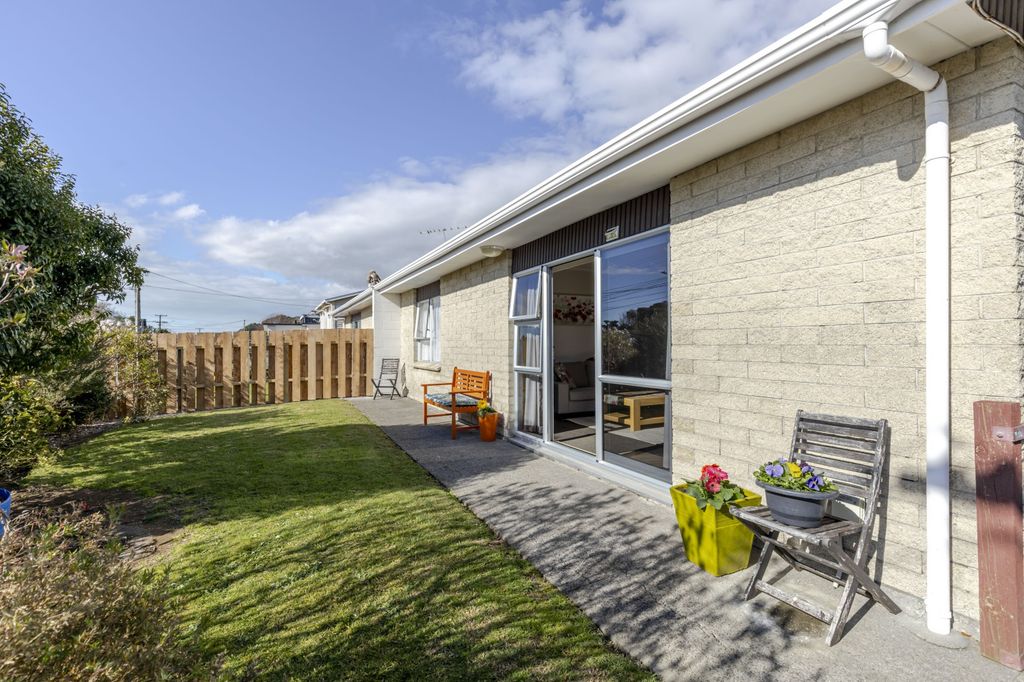 Easy Living, Central Location 1